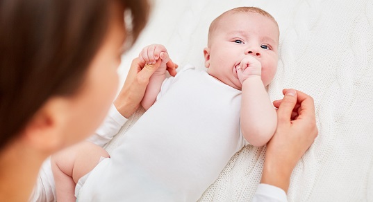 Нужно ли родителям самостоятельно проверять рефлексы